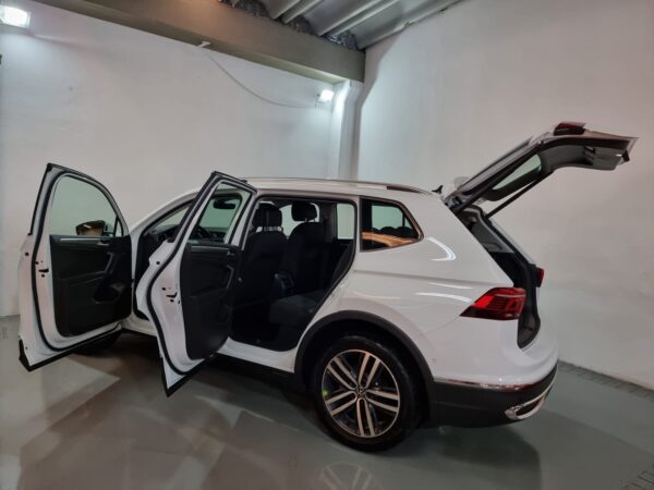 Volkswagen Tiguan Elegance C/Techo - Image 13