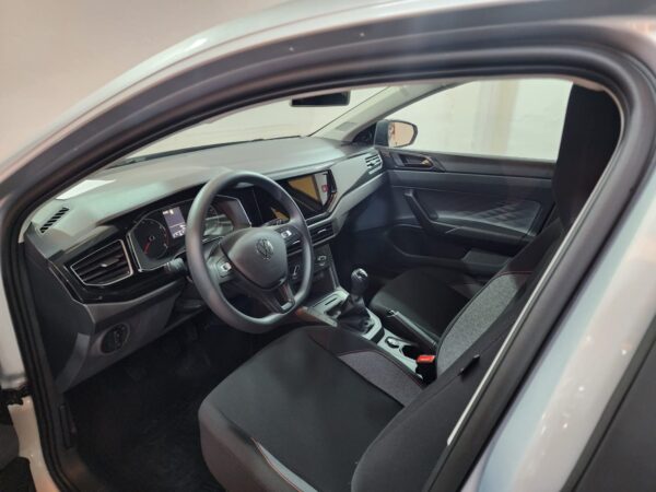 Volkswagen Polo Track 1.0 - Image 5