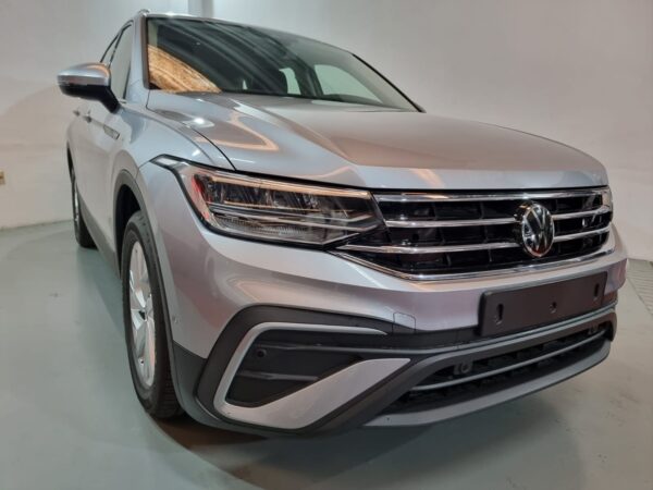 Volkswagen Tiguan Life C/Techo - Image 11
