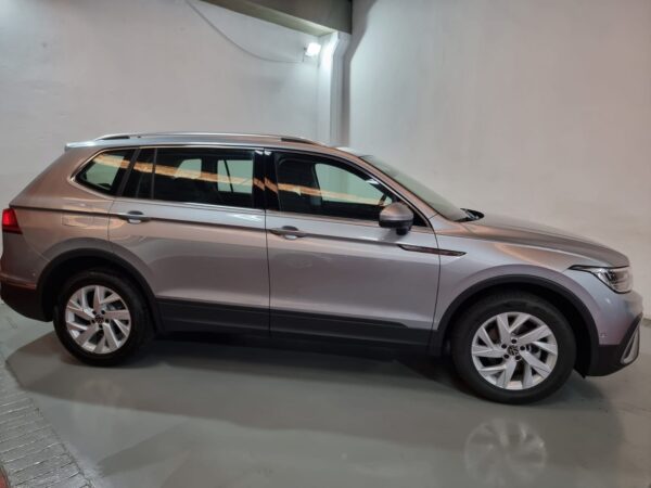 Volkswagen Tiguan Life C/Techo - Image 5