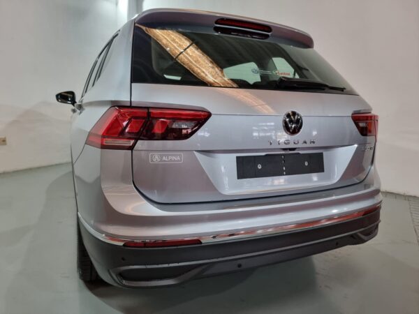 Volkswagen Tiguan Life C/Techo - Image 18