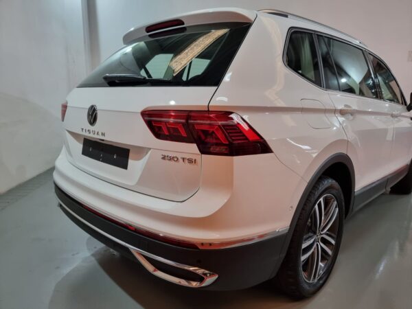 Volkswagen Tiguan Elegance C/Techo - Image 11