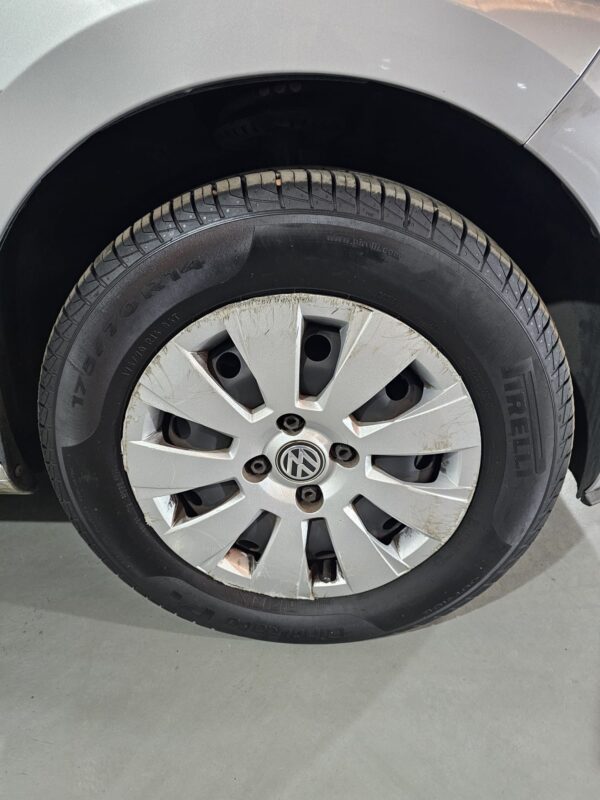 Volkswagen Up! Move - Image 9