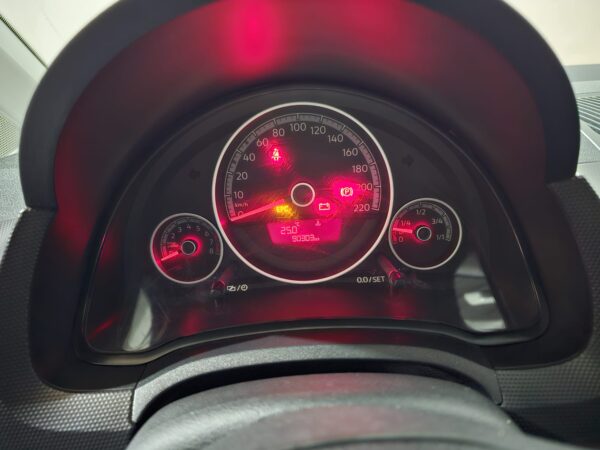 Volkswagen Up! Move - Image 25