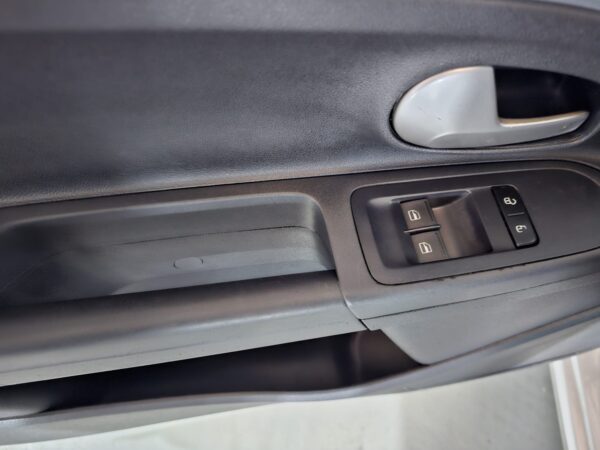 Volkswagen Up! Move - Image 27