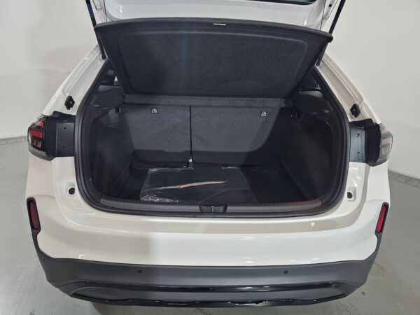Volkswagen Nivus  Outfit - Image 3