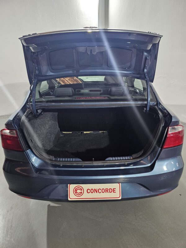 Volkswagen Gol Sedan 1.6 Power - Image 10