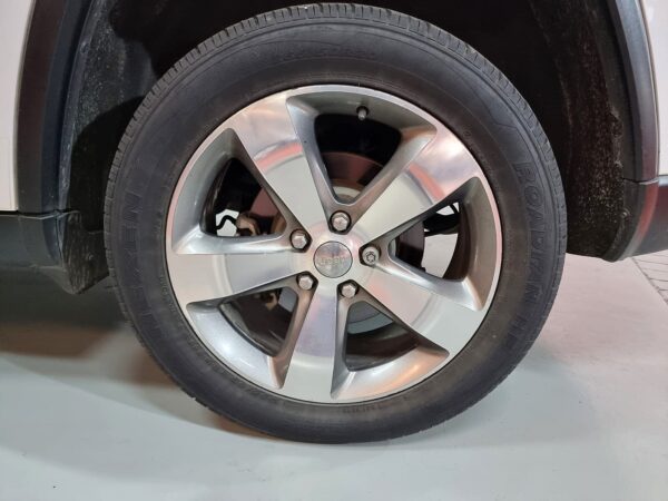 Jeep Cherokee - Image 8