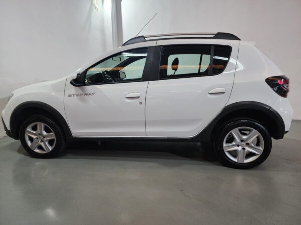 Renault - Image 13