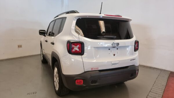 Jeep Renegade - Image 10