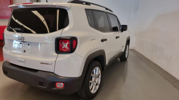 Jeep Renegade - Image 11