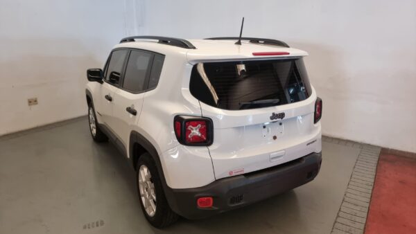 Jeep Renegade - Image 12