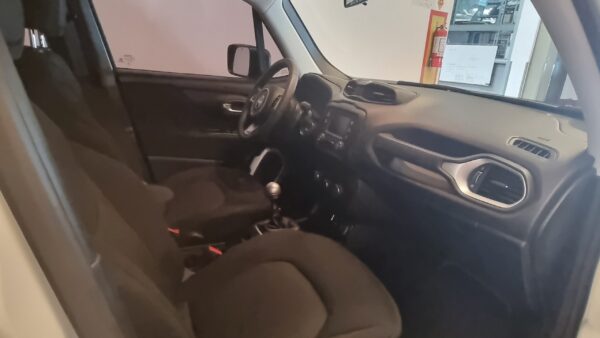 Jeep Renegade - Image 16