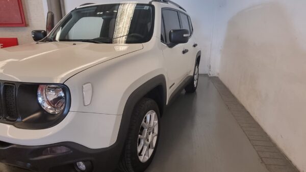 Jeep Renegade - Image 22
