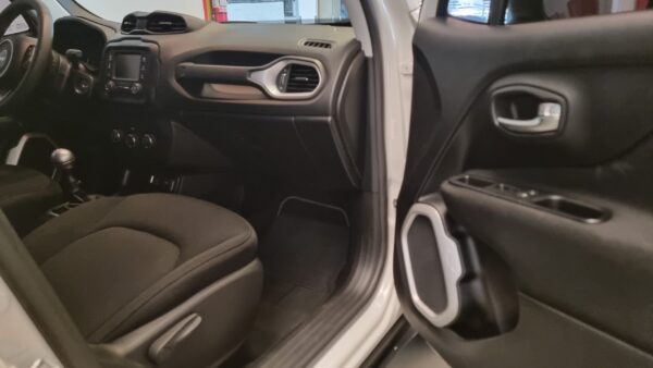 Jeep Renegade - Image 24
