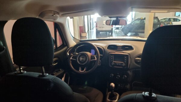 Jeep Renegade - Image 25