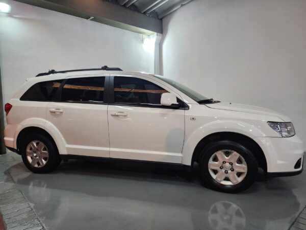 Dodge Journey - Image 11