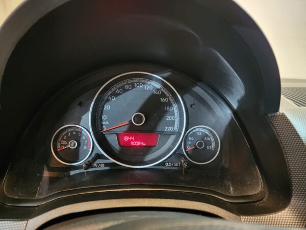 Volkswagen Up - Image 6