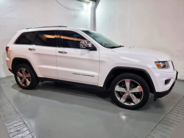 Jeep Cherokee - Image 13
