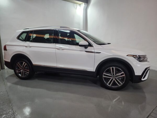 Volkswagen Tiguan - Image 3