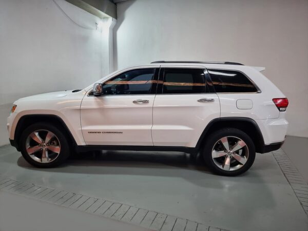 Jeep Cherokee - Image 15
