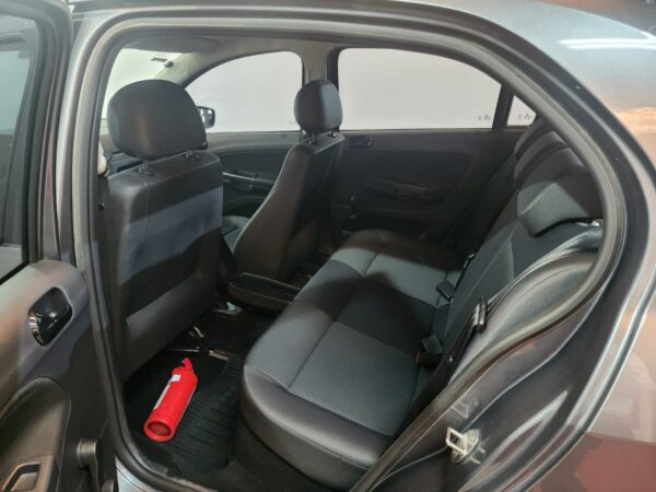 Volkswagen Gol HB - Image 7