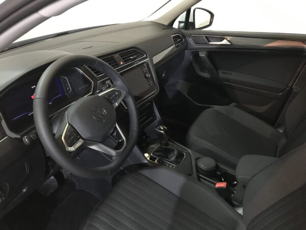 Volkswagen Tiguan - Image 8