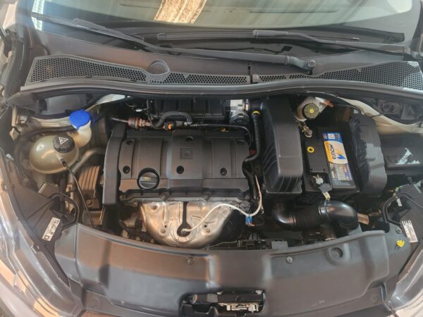 Peugeot 208 - Image 2
