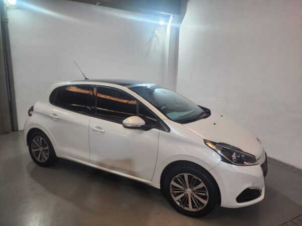 Peugeot 208 - Image 3