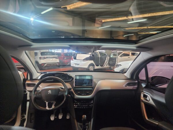 Peugeot 208 - Image 6