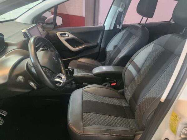 Peugeot 208 - Image 7