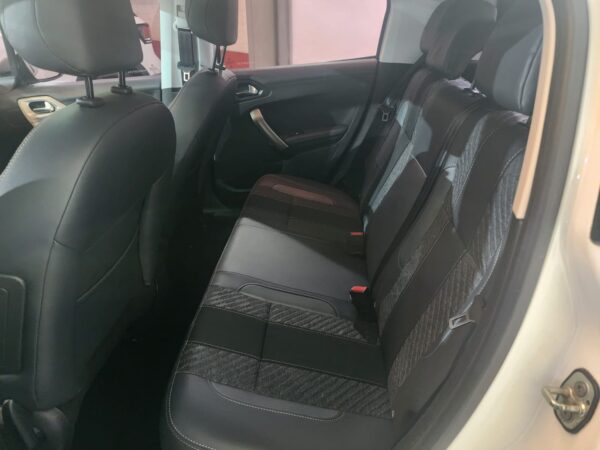 Peugeot 208 - Image 8