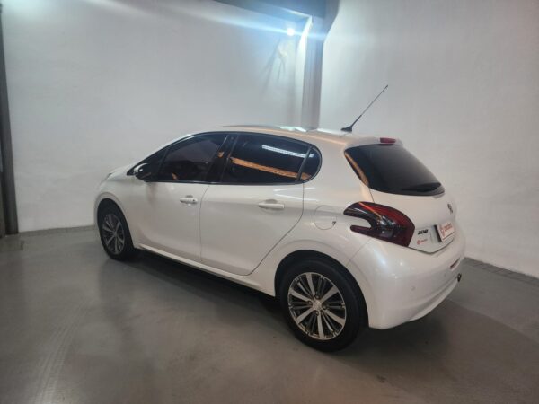 Peugeot 208 - Image 20