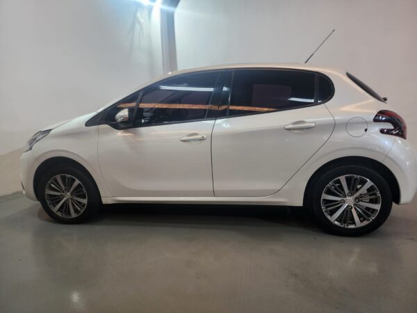 Peugeot 208 - Image 21