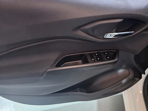 Chevrolet Onix - Image 20