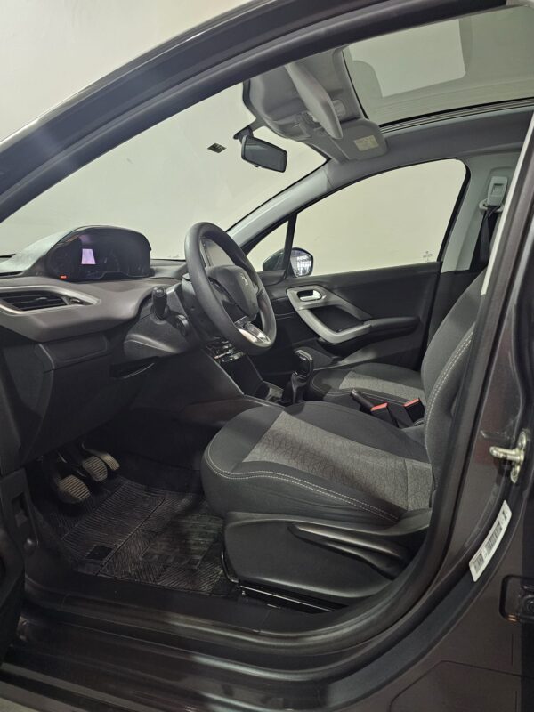 Peugeot 208 Allure - Image 18
