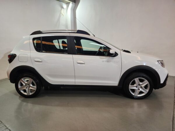 Renault - Image 14
