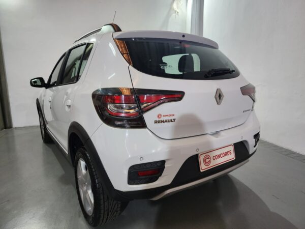 Renault - Image 15