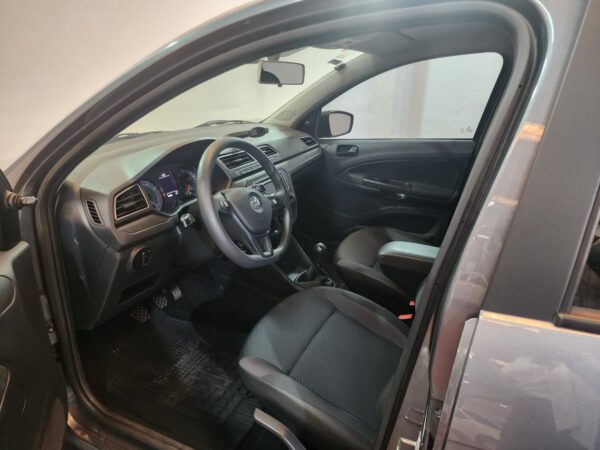 Volkswagen Gol HB - Image 5