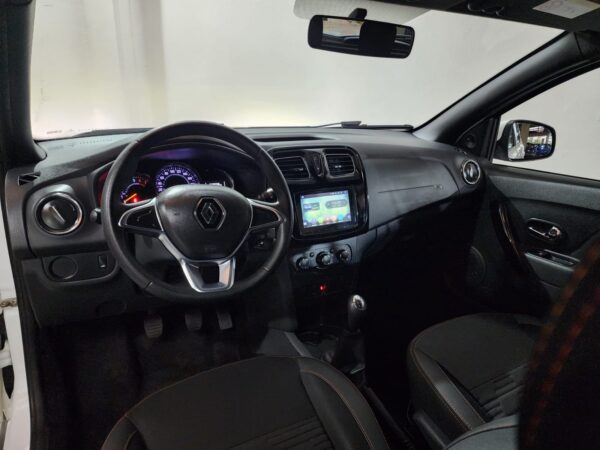 Renault - Image 17
