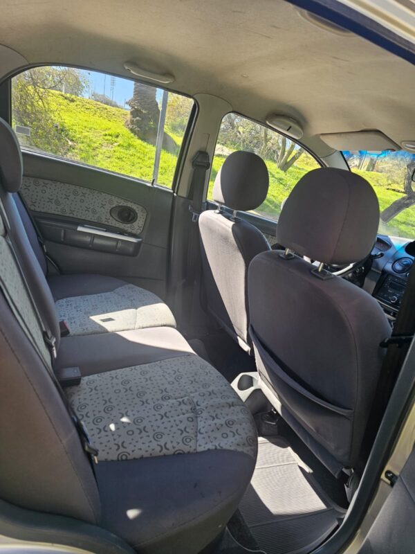 Chevrolet Spark LT - Image 4